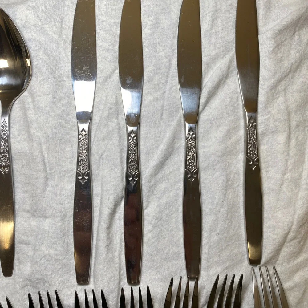 International Stainless INS80 42 Pc Flatware Set 18/8 Floral Service for 8 +2Tsp